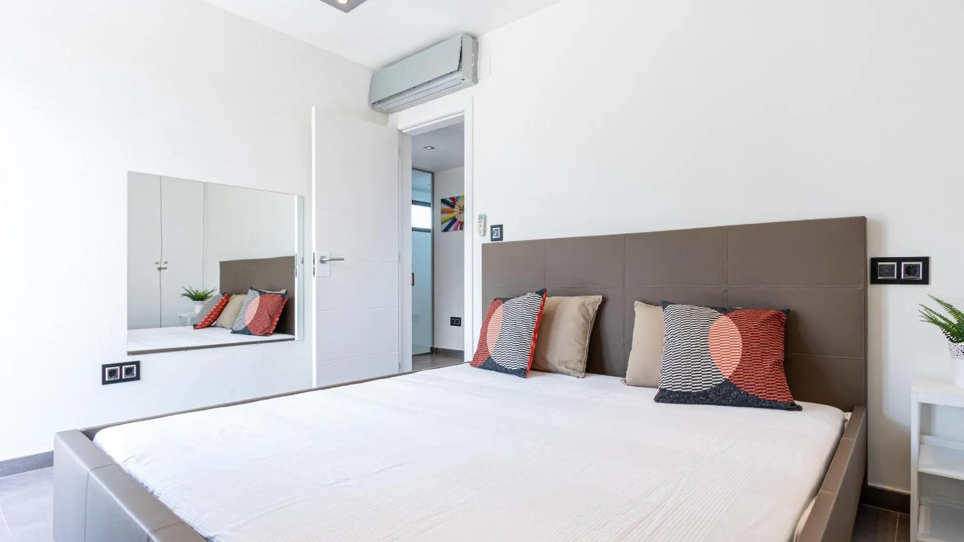 Casa Moderna Con Piscina, Wi-Fi, Aa, Barbacoa Y Parking En Sant Pere Pescador - Es-89-73 Villa 0*,  Spain