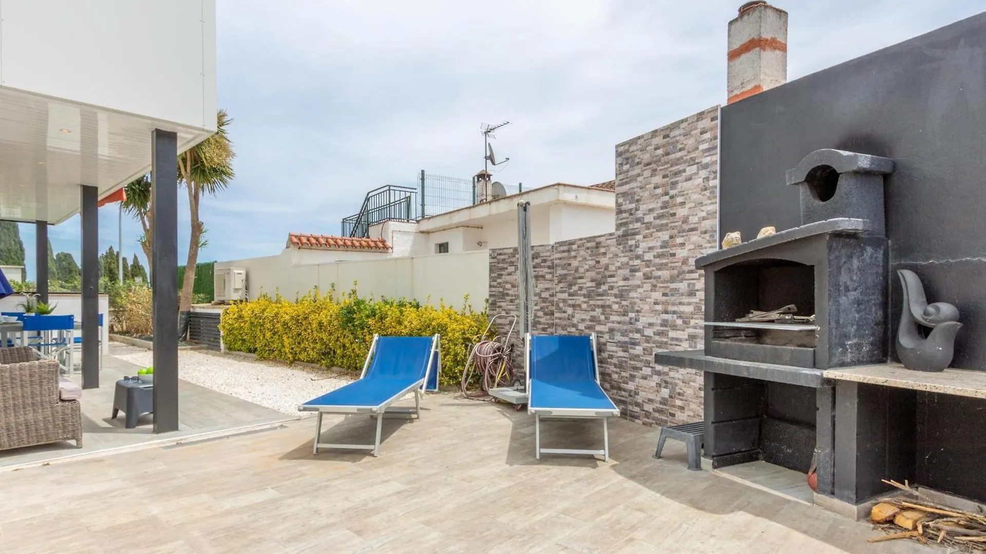 Holiday home Casa Moderna Con Piscina, Wi-Fi, Aa, Barbacoa Y Parking En Sant Pere Pescador - Es-89-73 Villa Spain